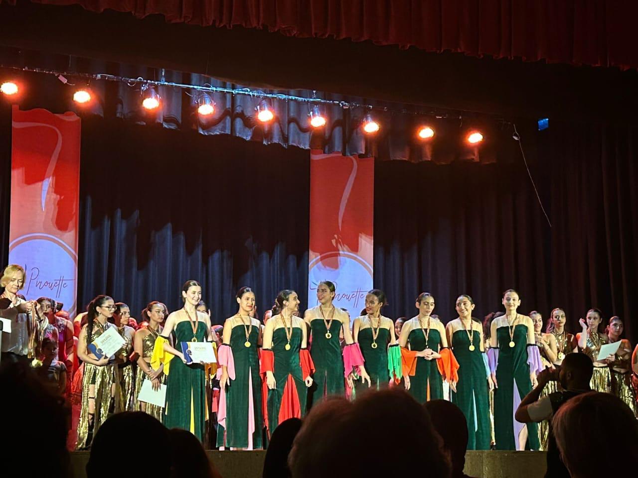 Jeunes danseuses en scène